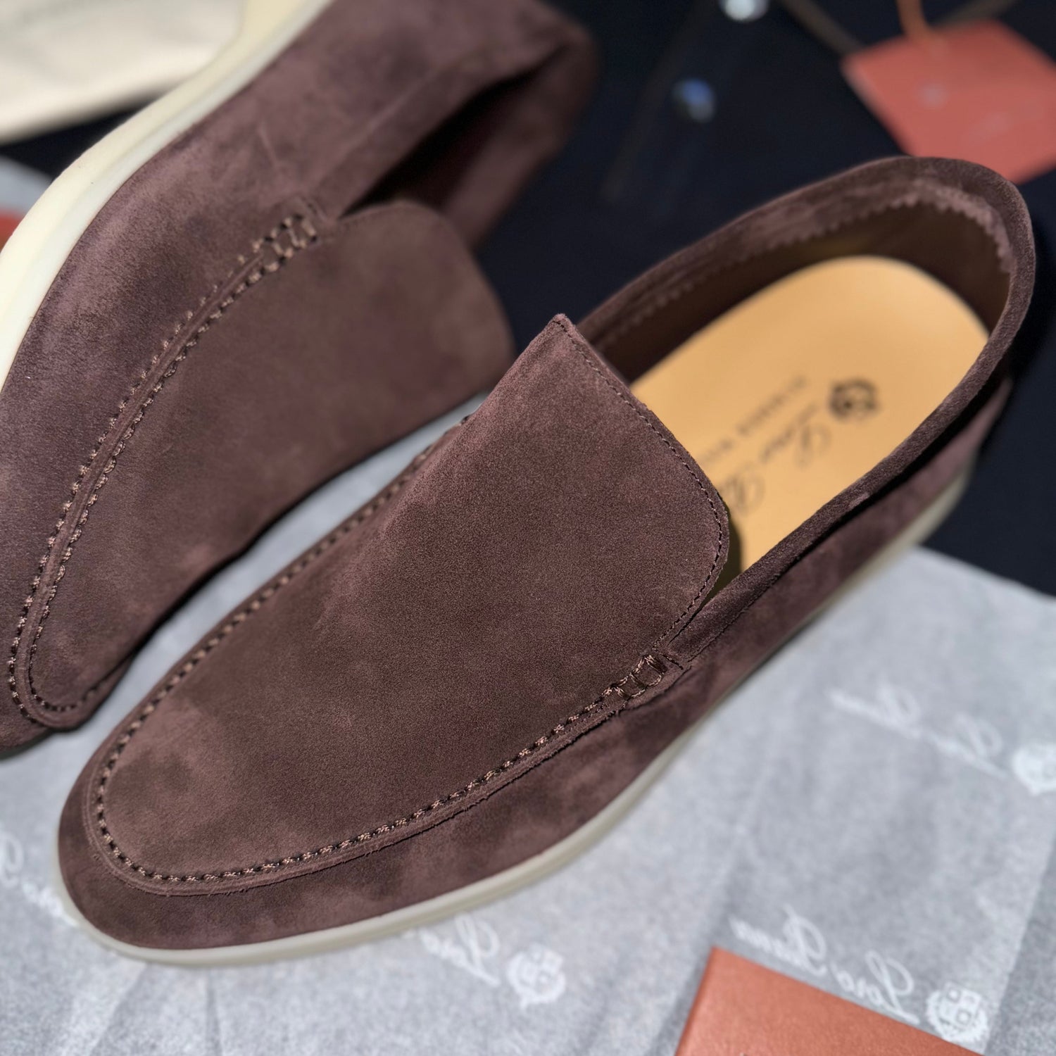 Sneakers/ Footwear
